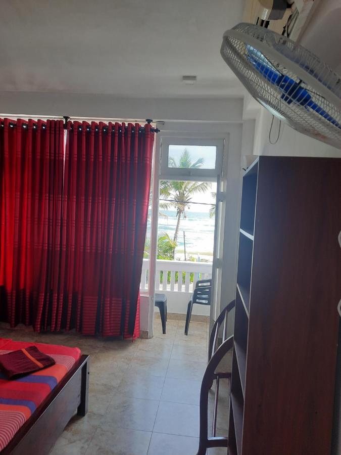 White Surfing Beach Resort Unawatuna Exterior foto