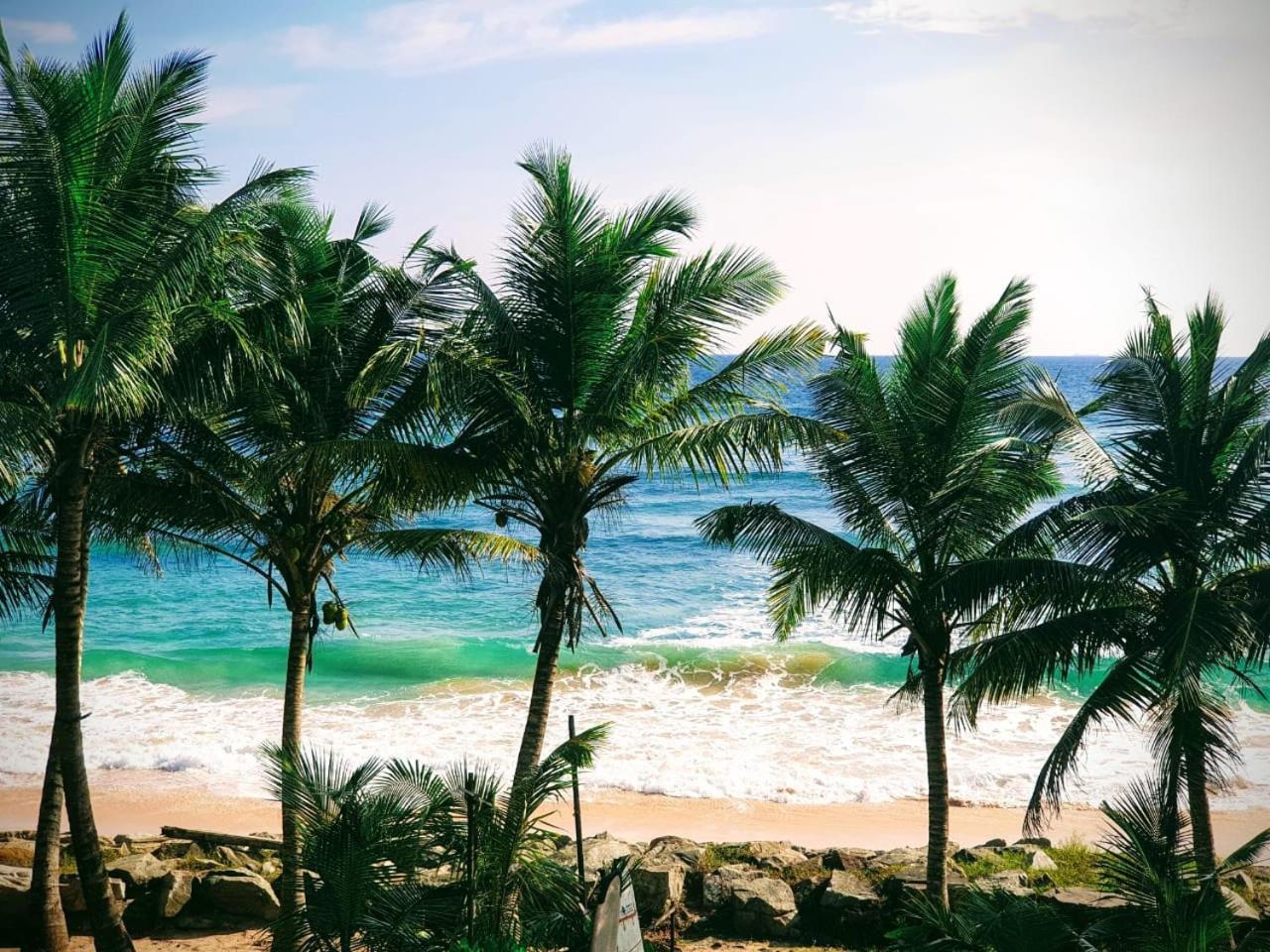 White Surfing Beach Resort Unawatuna Exterior foto