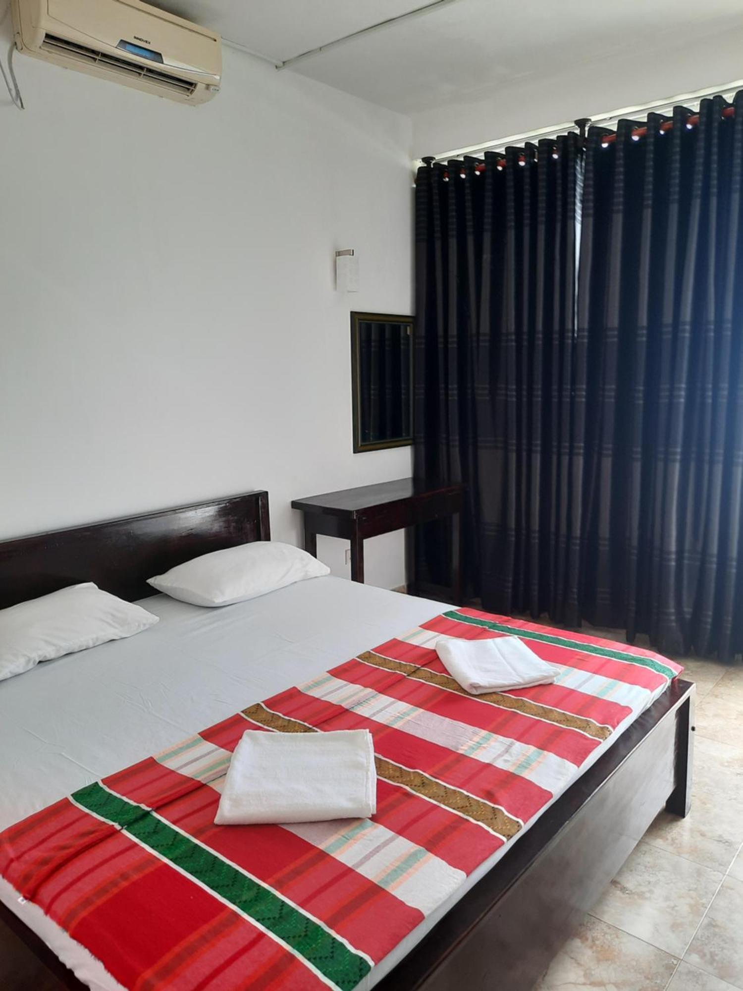 White Surfing Beach Resort Unawatuna Exterior foto