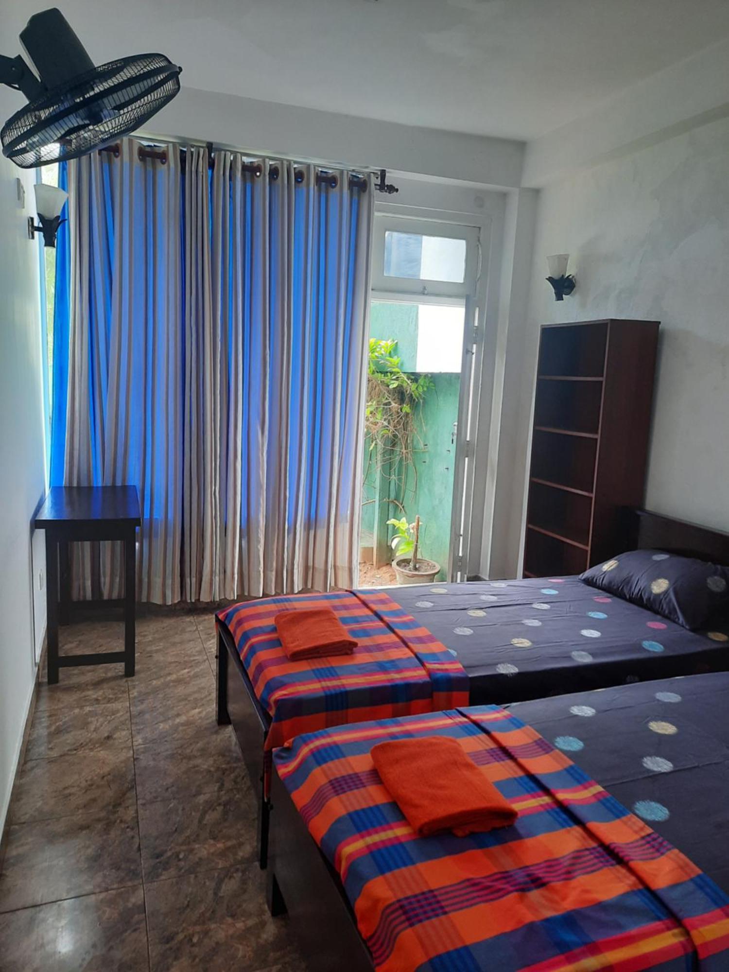 White Surfing Beach Resort Unawatuna Exterior foto