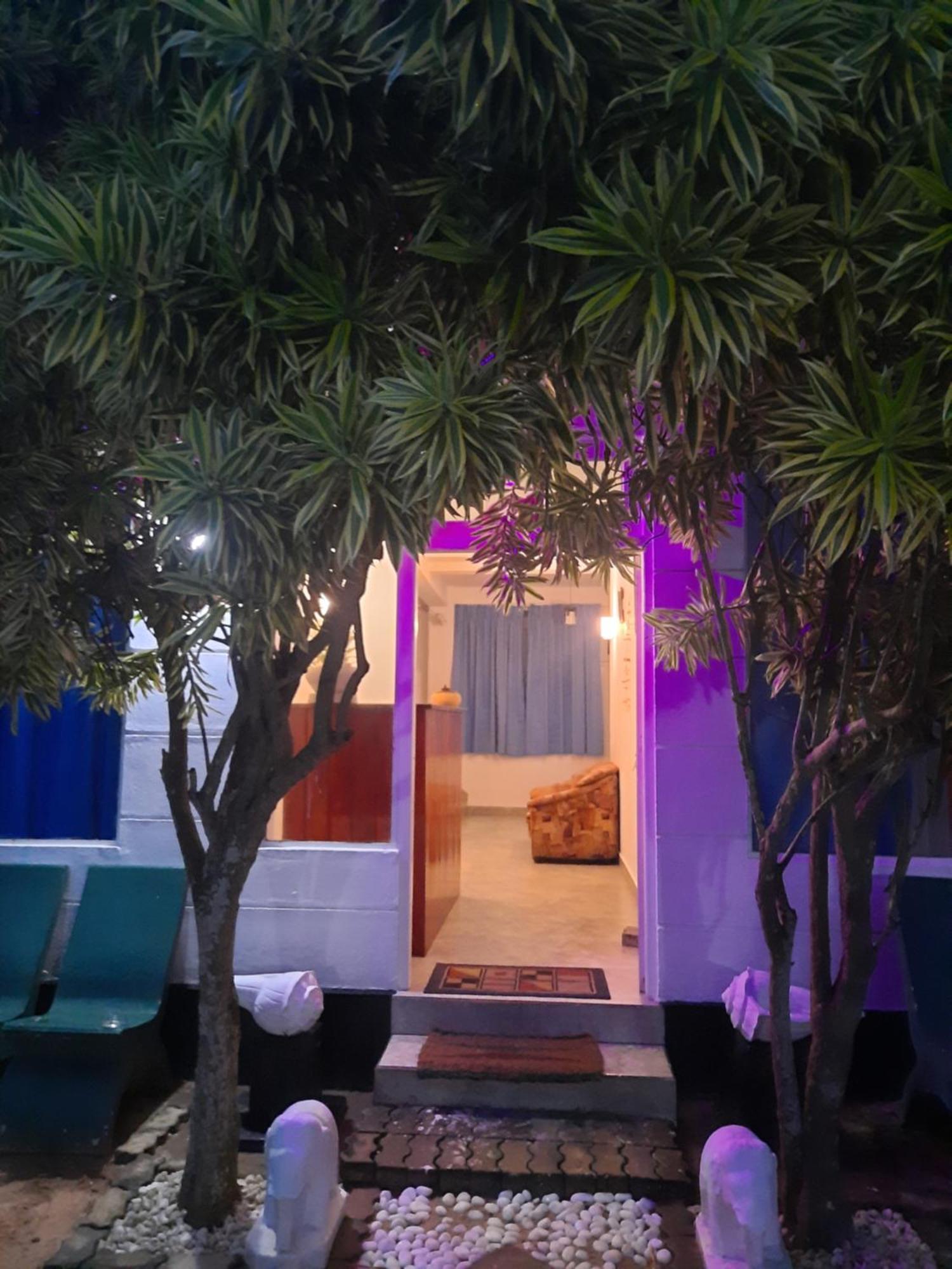 White Surfing Beach Resort Unawatuna Exterior foto