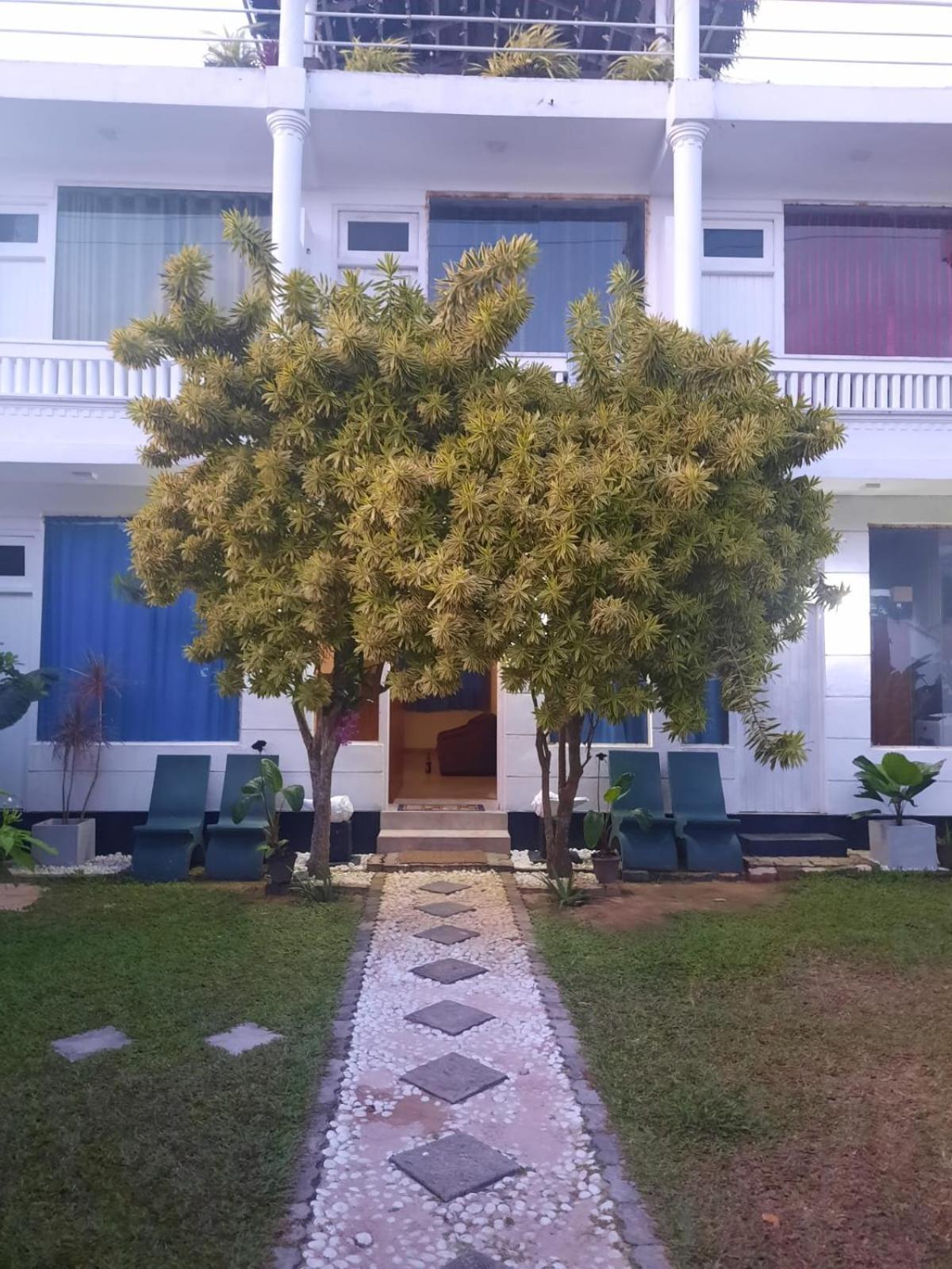White Surfing Beach Resort Unawatuna Exterior foto