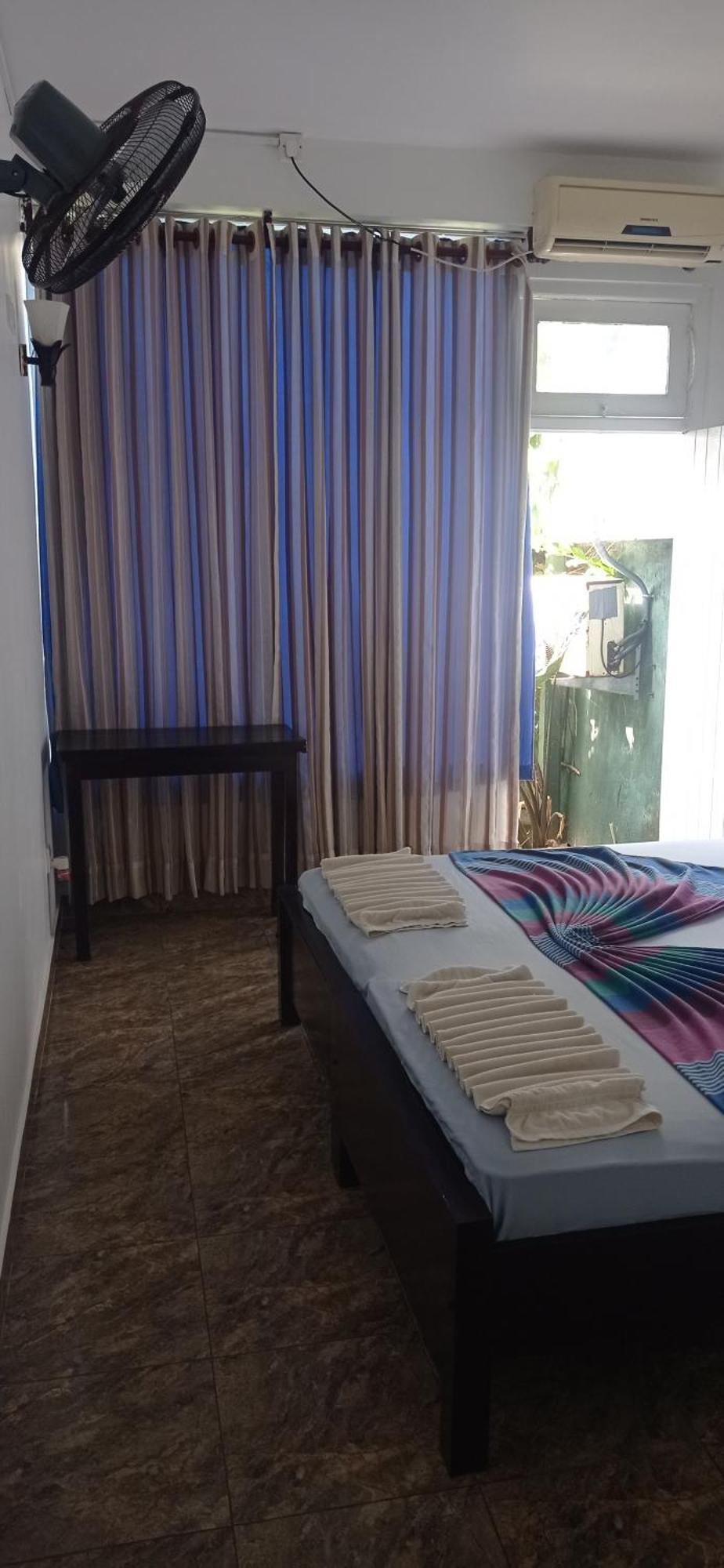 White Surfing Beach Resort Unawatuna Exterior foto