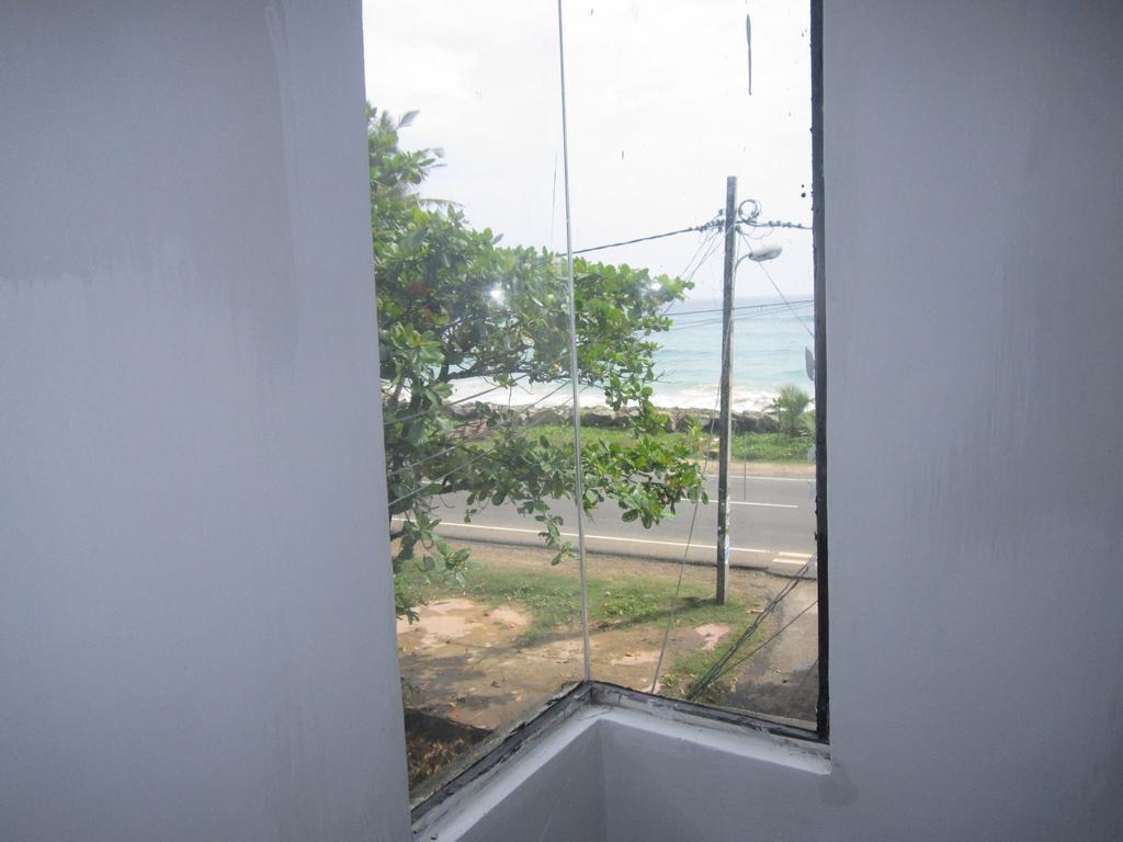 White Surfing Beach Resort Unawatuna Habitación foto